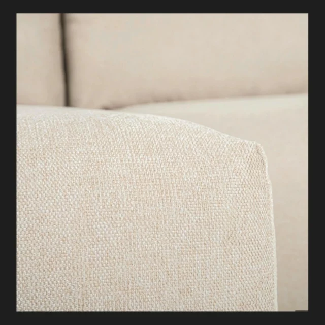 𝐋𝐞𝐭'𝐬 𝐬𝐢𝐭 𝐝𝐨𝐰𝐧

Un beau tissu dans mon salon, sur mon canapé, ce n’est pas juste une question d’esthétique. C’est une invitation. 

L’envie de s’asseoir, de se prélasser, de profiter. Chaque jour, il me procure ce petit bonheur simple : je l’ai choisi, il me ressemble.

Et parce qu’un intérieur réussi, c’est aussi un intérieur serein, j’ai misé sur la qualité. Anti-tache (oui, même pour un Aperol Spritz renversé en rêvant d’Italie). 

Parfait pour l’acoustique (adieu l’écho froid façon salle de gym). Et surtout, ultra-résistant (testé et validé avec un bon Martindale !).

Parce qu’un canapé, ce n’est pas fait pour être admiré de loin. C’est fait pour être vécu.

Je t’aide à choisir le tien ?

 Ici, nous avons une matériauthèque à en faire pâlir plus d’un 😉

À bientôt !

Floortje, 

La "Dutch-Attitude" au service de votre intérieur

Prenons le temps d’échanger. Votre experience For Interiors commence ici : réservez un appel gratuit pour évaluer ensemble votre projet. : https://lnkd.in/dDC8gkWF

- - - - - - - - - - - - - - - - - - - - - - - - - - - - - - - - - - - - - - - - - - - - -

Je suis Floortje van Zoelen, Designer d’intérieur. Fondatrice, depuis 2018 de l'agence d’Architecture et Décoration d’intérieur For Interiors. Agence multilingues 🇫🇷 🇳🇱 🇬🇧 (français, néerlandais, anglais)